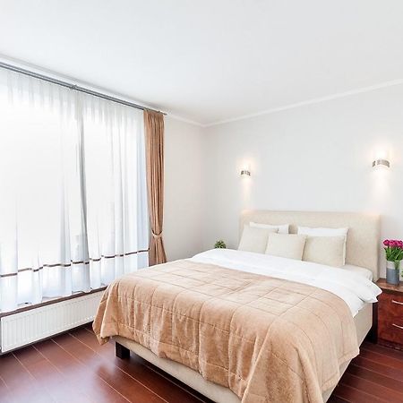 Central Apartment In Gedimino Av By Urban Rent فيلنيوس المظهر الخارجي الصورة