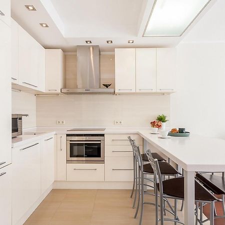 Central Apartment In Gedimino Av By Urban Rent فيلنيوس المظهر الخارجي الصورة