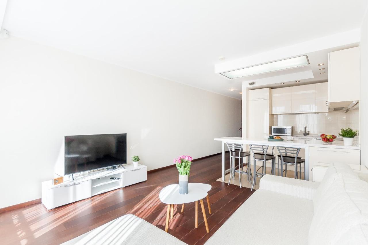 Central Apartment In Gedimino Av By Urban Rent فيلنيوس المظهر الخارجي الصورة