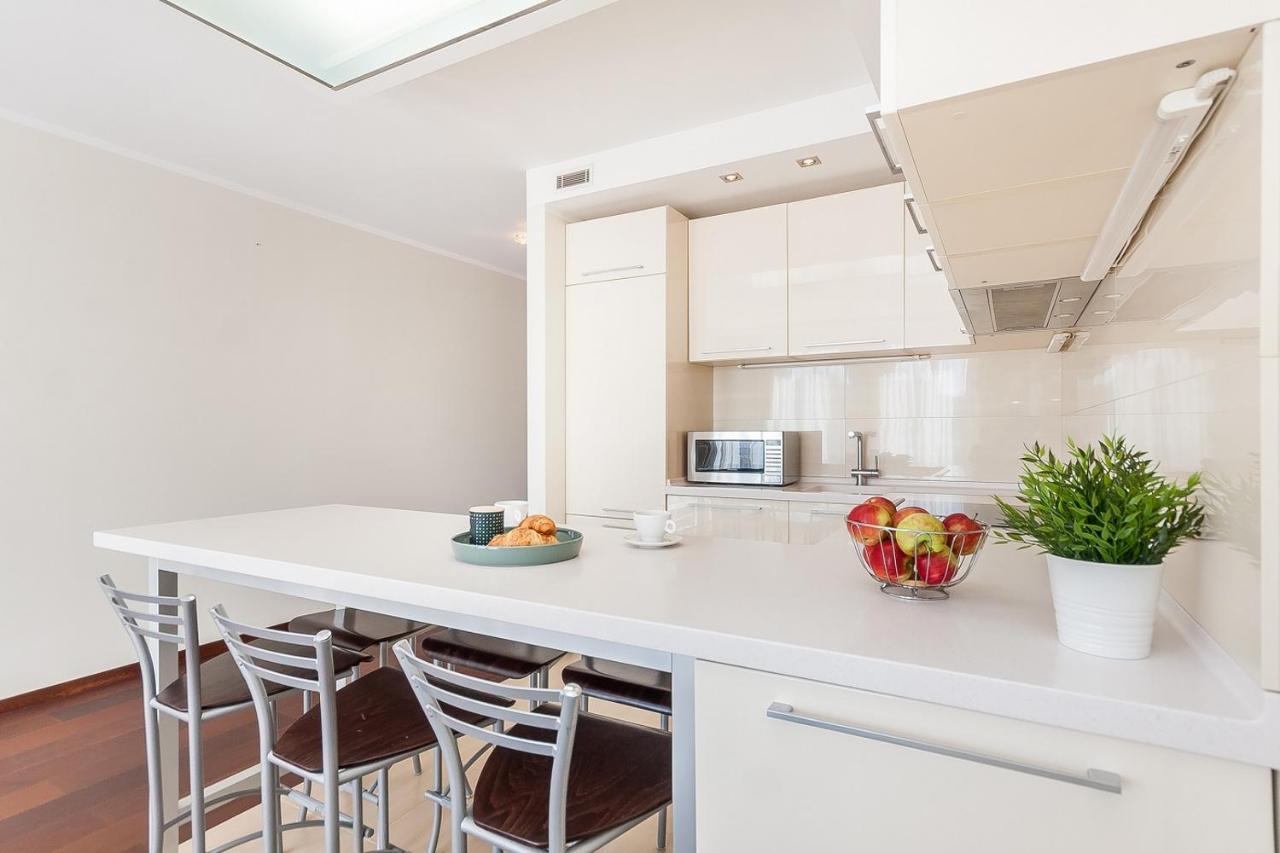 Central Apartment In Gedimino Av By Urban Rent فيلنيوس المظهر الخارجي الصورة