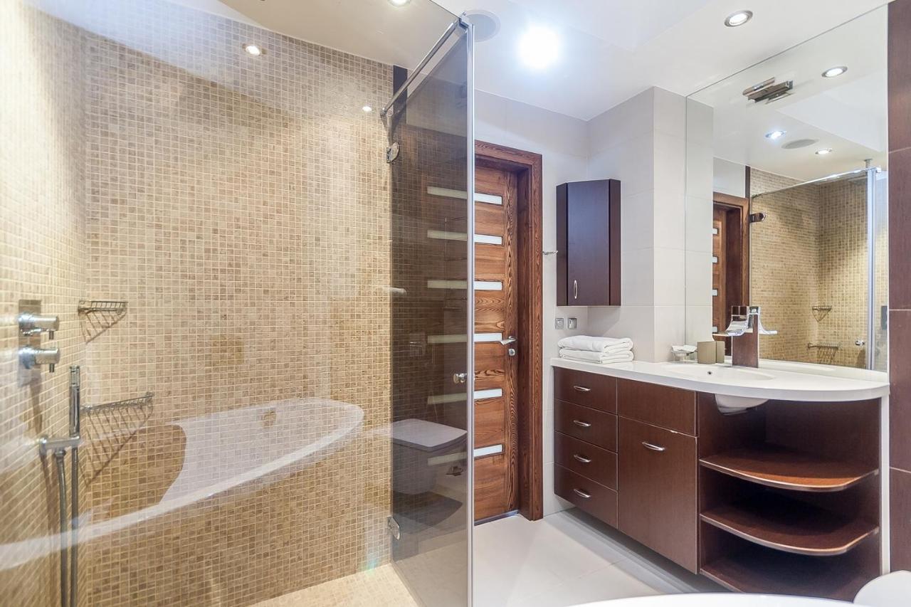 Central Apartment In Gedimino Av By Urban Rent فيلنيوس المظهر الخارجي الصورة