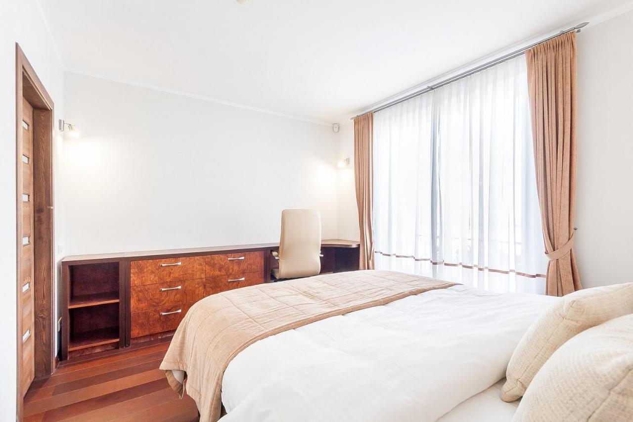 Central Apartment In Gedimino Av By Urban Rent فيلنيوس المظهر الخارجي الصورة