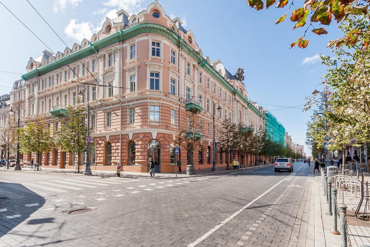 Central Apartment In Gedimino Av By Urban Rent فيلنيوس المظهر الخارجي الصورة