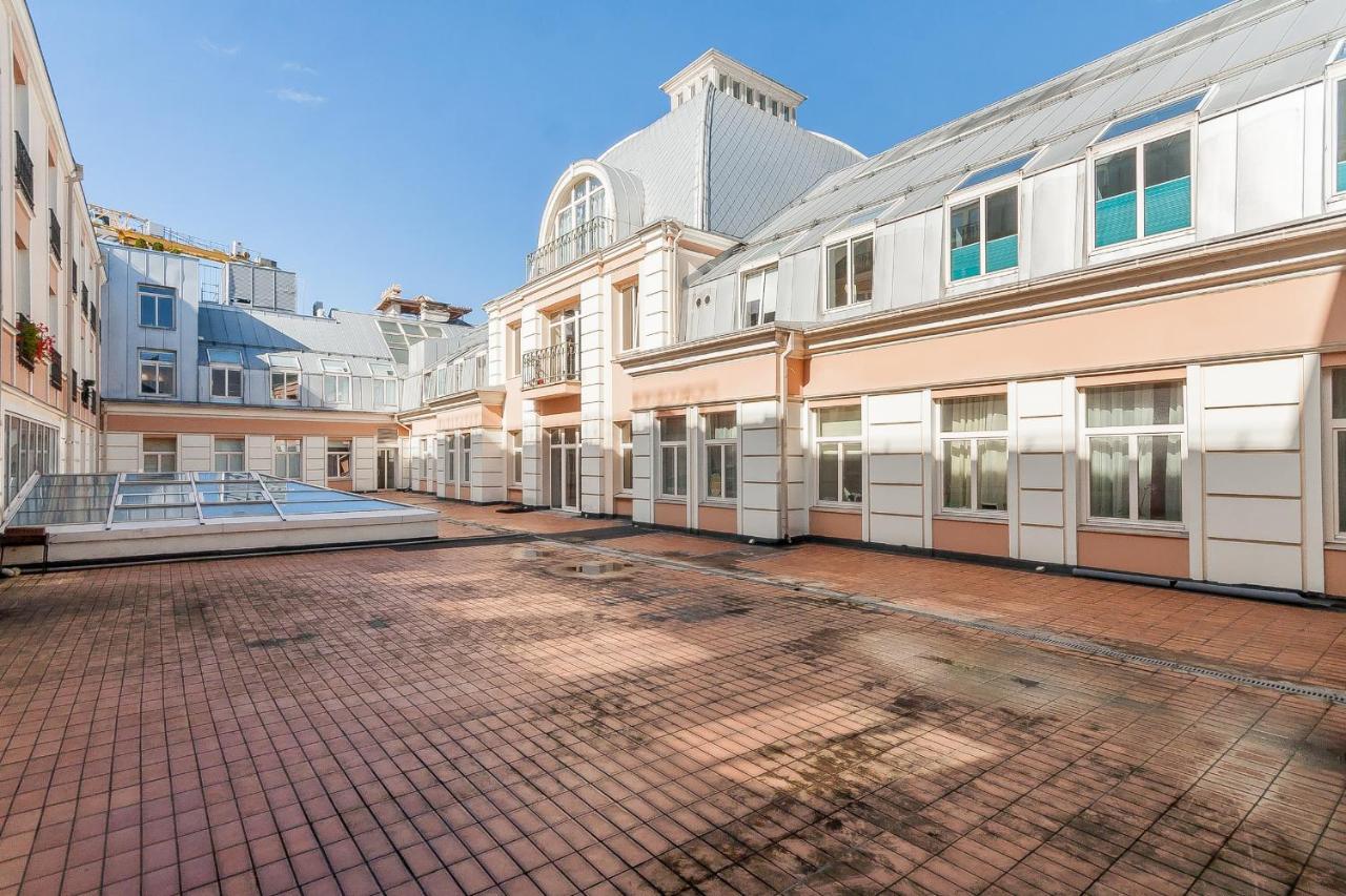 Central Apartment In Gedimino Av By Urban Rent فيلنيوس المظهر الخارجي الصورة